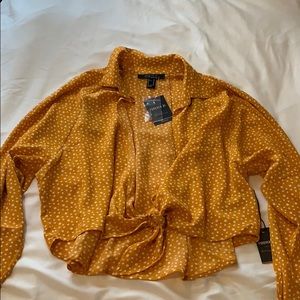 Spotted cropped blouse with tie detail